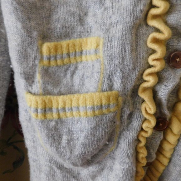 🐻 Vintage Yellow Gray Ruffle Cardigan 🌳🍃 - Picture 3 of 9